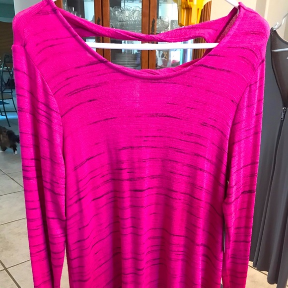 Women’s Top - Picture 1 of 5